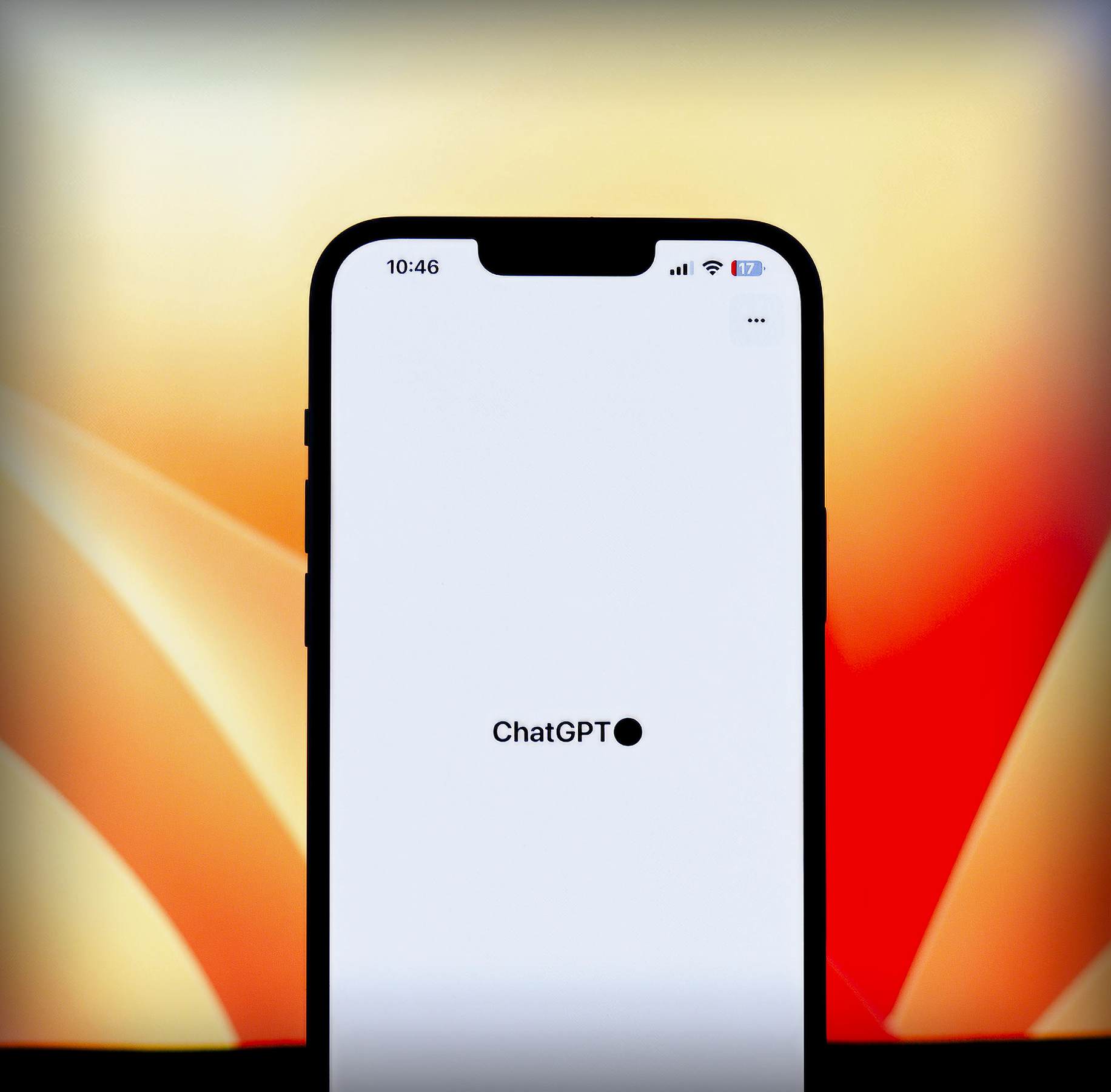 Smartphone-Bildschirm mit ChatGPT-Startseite